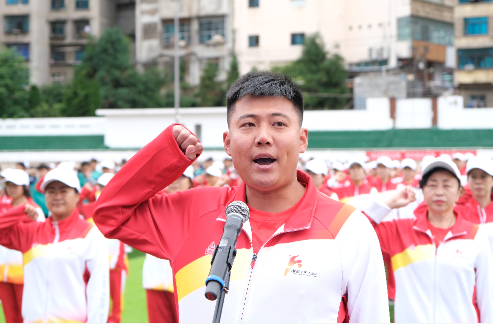 队长发表热情演讲，鼓舞全队士气备战下场大战