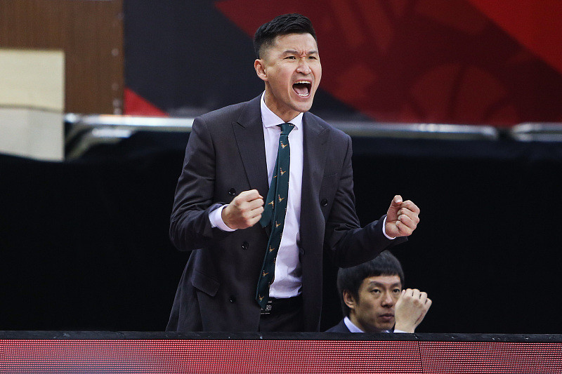 曼城夺冠后更衣室