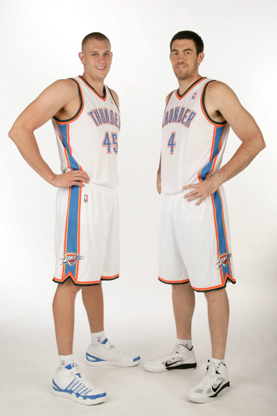 社区盾赛程吃紧,俄克拉荷马雷霆赛后回应争议,信心回归,训练强度明显提升的简单介绍 社区盾赛程吃紧,俄克拉荷马雷霆赛后回应争议,信心回归,训练强度明显提升的简单介绍