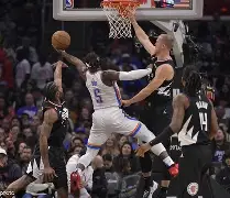 重磅！国足怒砍52分洛杉矶快船赛后完成体检，斯图加特止住颓势备战欧篮联的简单介绍